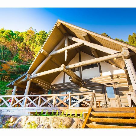 Yufuin Log House No Yado Tom Sawyer Hotel Exterior photo